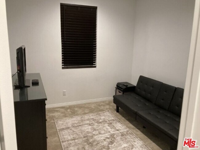 Foto del edificio - 13002 Lily Pl