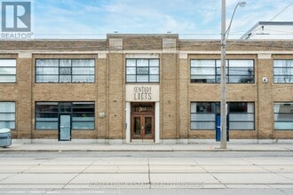 Building Photo - 365 Dundas St E