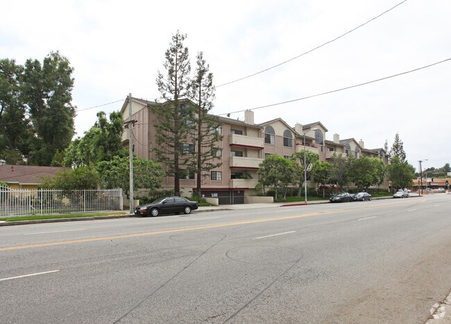 Foto del edificio - 14050 Magnolia Blvd
