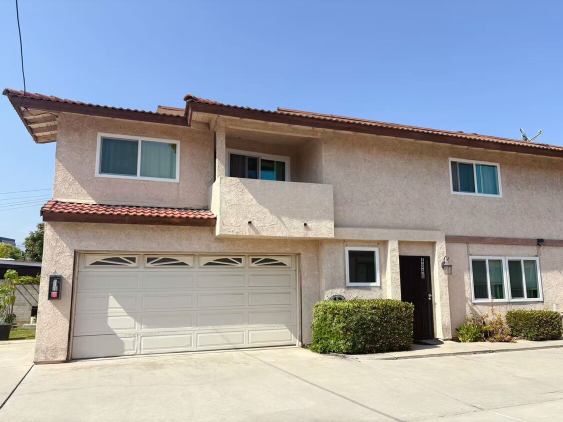 Front - 4340 Muscatel Ave