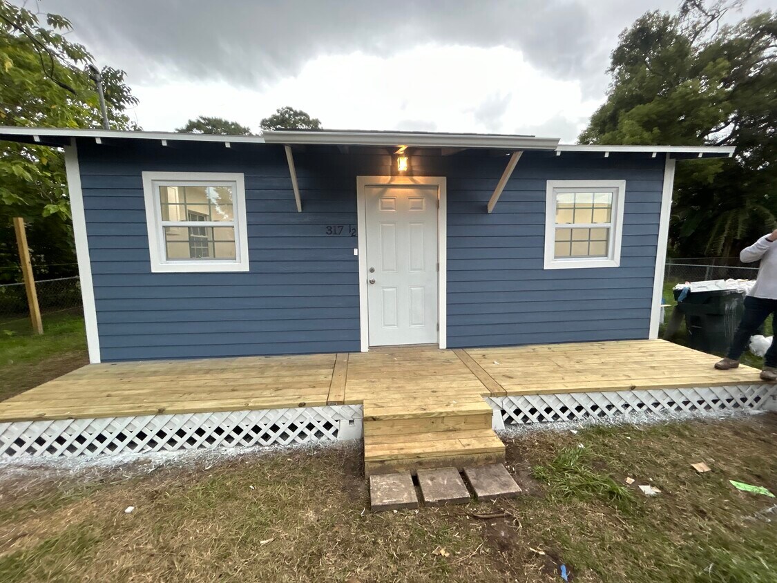 Primary Photo - 317 Petteway Dr