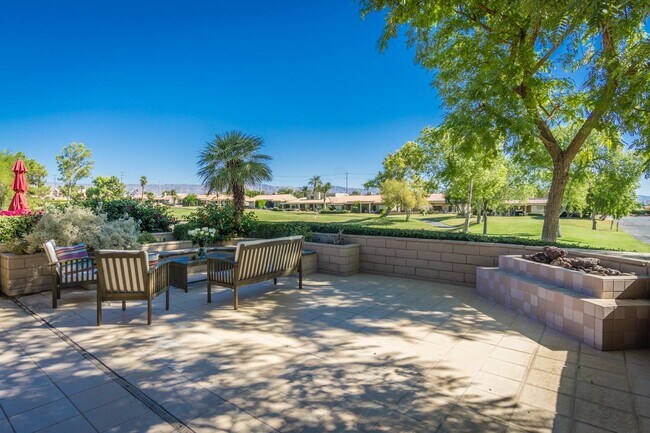 Building Photo - 50 Oak Tree Dr