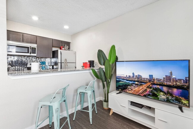 Building Photo - 2101 Elmont Dr