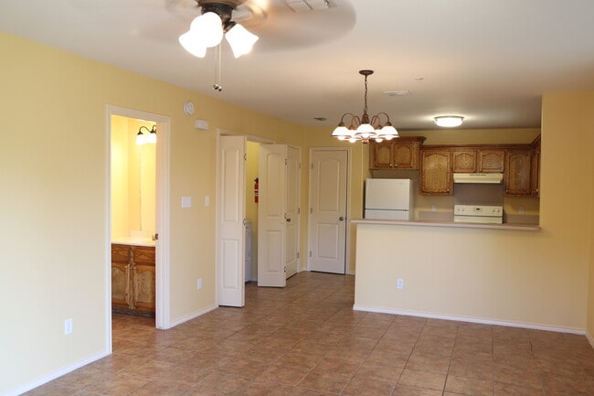 Building Photo - 502 Rock Cir