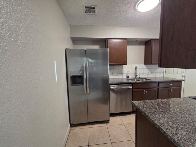 Building Photo - 1810 Nicole Cir