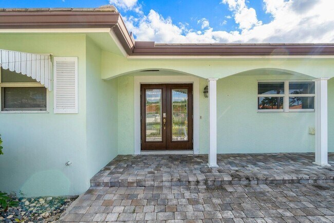 Building Photo - 1241 Emerald Dr