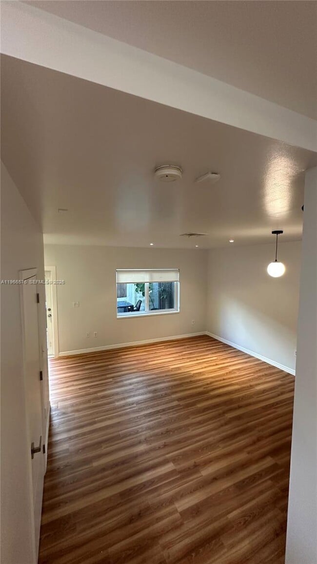 Foto del edificio - 3063 Center St