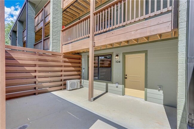 Foto del edificio - 710 Jesse Jewell Pkwy SE