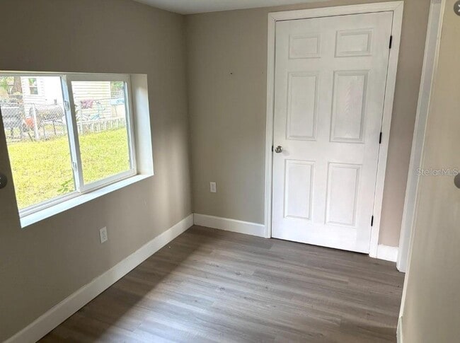 Building Photo - 2615 Laurel Ave