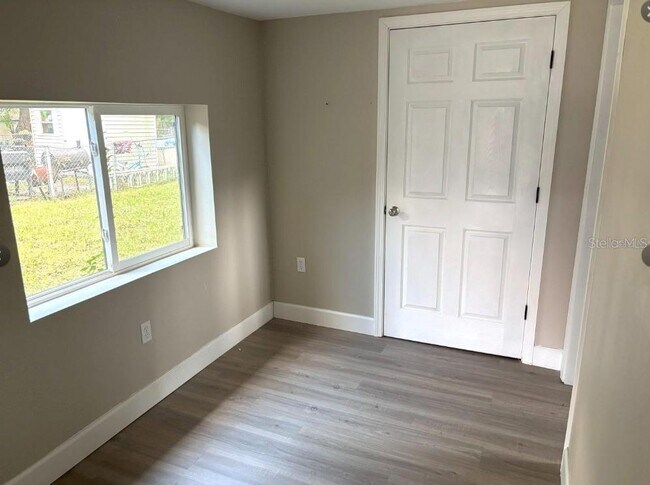 Foto del edificio - 2615 Laurel Ave