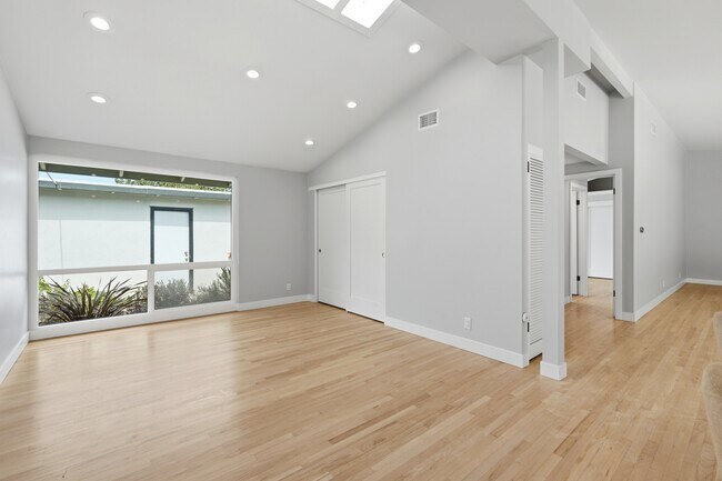 Building Photo - 5005 Willow Wood Rd