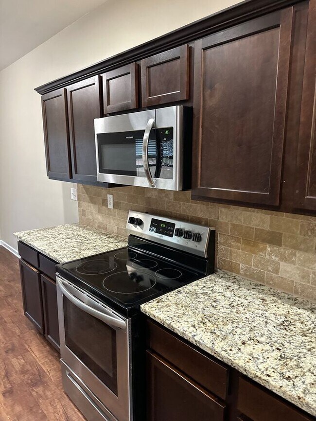 Building Photo - SELF-TOUR NOW! - 302 Horizon Trace, Loganv...