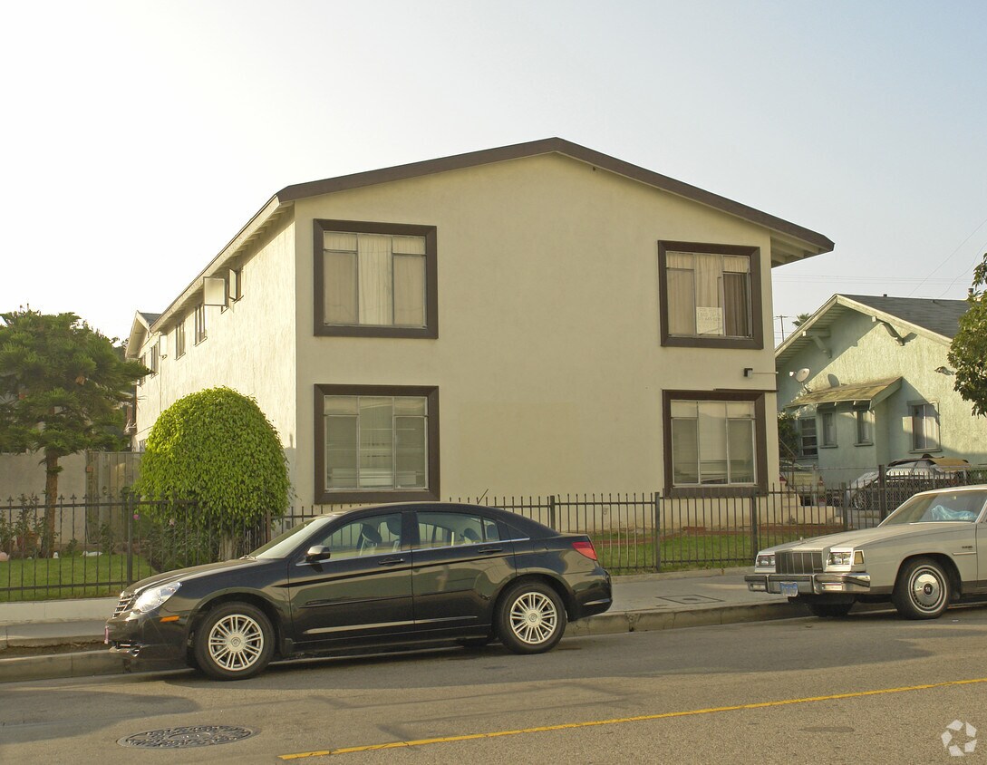 Building Photo - 1433 N Bronson Ave