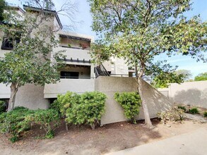 Building Photo - 880 E Fremont Ave