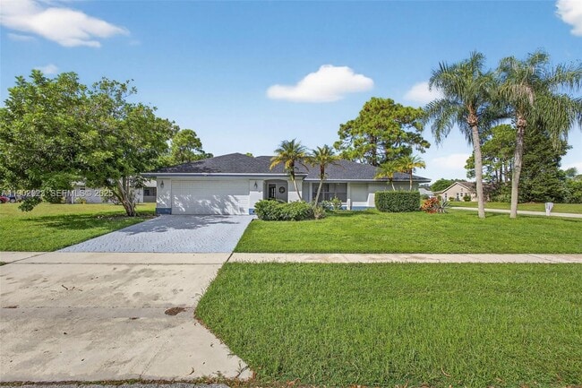 Foto del edificio - 100 Miramar Ave