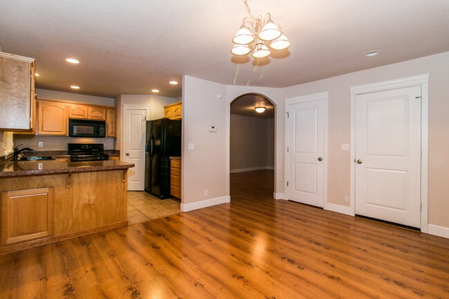 Building Photo - Wonderful 3-Bedroom,  2.5-Bath Home With Beautiful Primary Suite