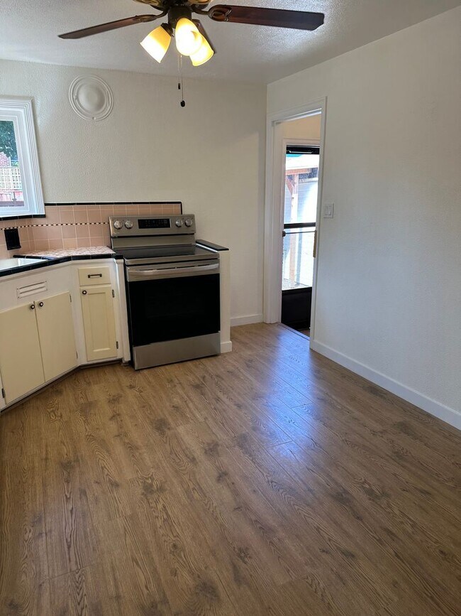 Foto del edificio - 4-bedroom, 2 bath Home in Ballard!