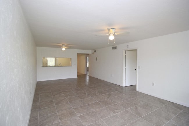 Building Photo - 1224 Commonwealth Cir