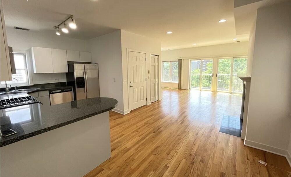 Primary Photo - 2 bedroom in Chicago IL 60642