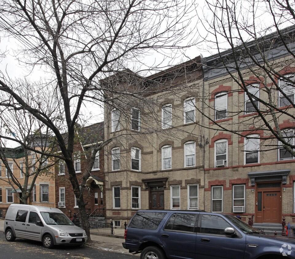 Primary Photo - 1734 Bleecker St