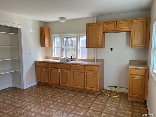 Building Photo - 91 Toleman Rd