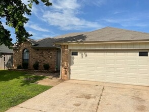 Building Photo - 1201 Edinburg Dr
