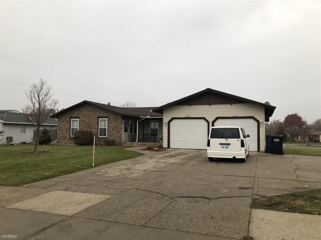 3 br, 2 bath - 2011 60th St SE - 3 br, 2 bath  - 2011 60th St SE