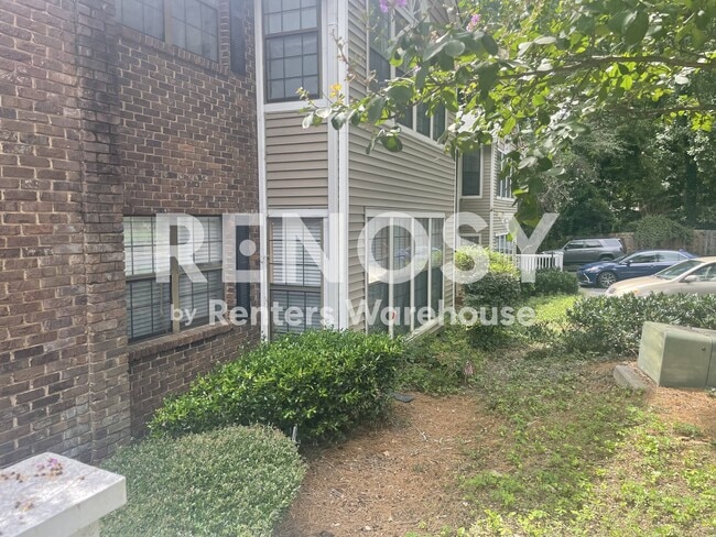 Building Photo - 609 Barrington Hills Dr