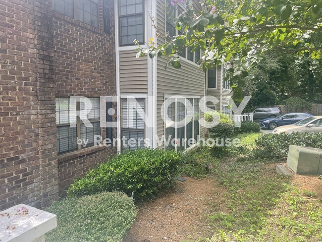Foto del edificio - 609 Barrington Hills Dr