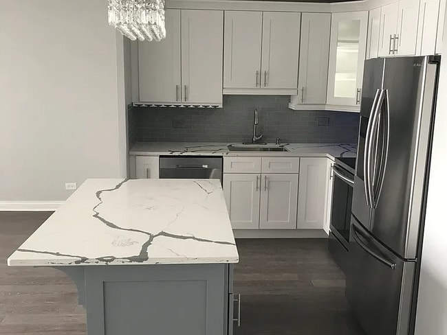 Building Photo - 6301 N Sheridan Rd