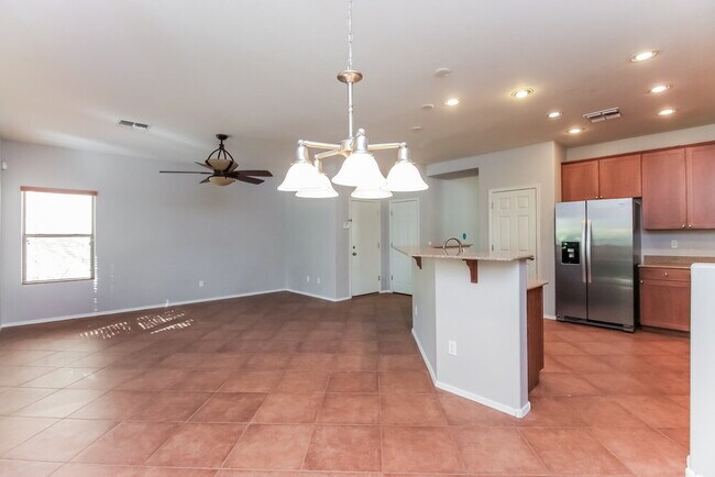 Building Photo - 21129 E Stonecrest Dr