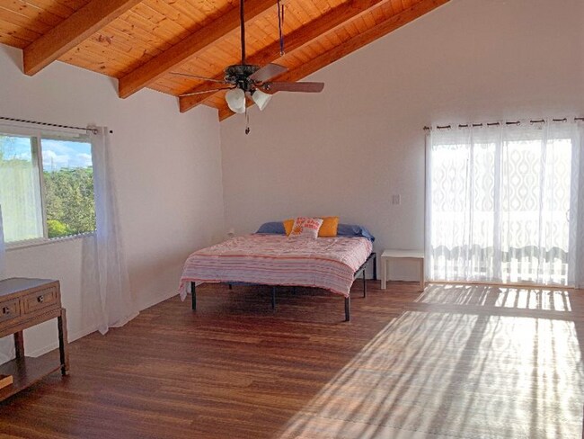 Foto del edificio - Beautiful Oceanfront 3 Bedroom Unit on Kal...
