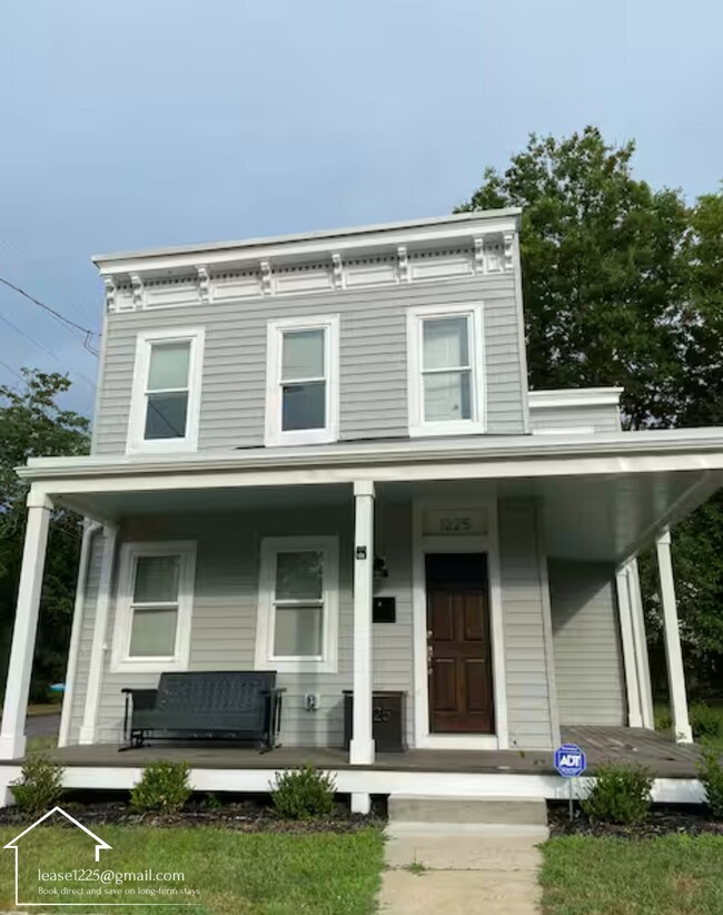 Building Photo - 1225 N 32nd St