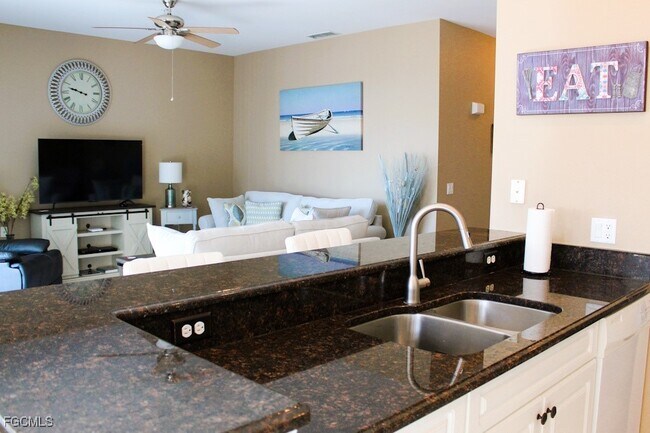 Foto del edificio - 16685 Lake Cir Dr