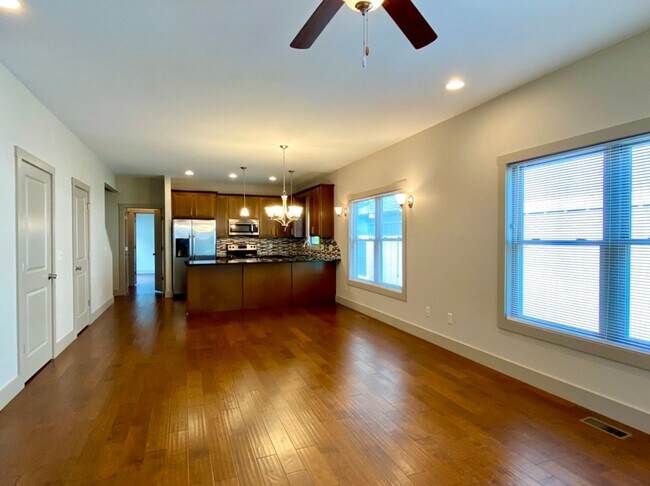 Foto del edificio - Beautiful Newer Construction in WAVL