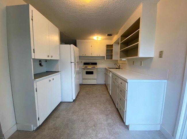 Building Photo - Adorable White Salmon Home!