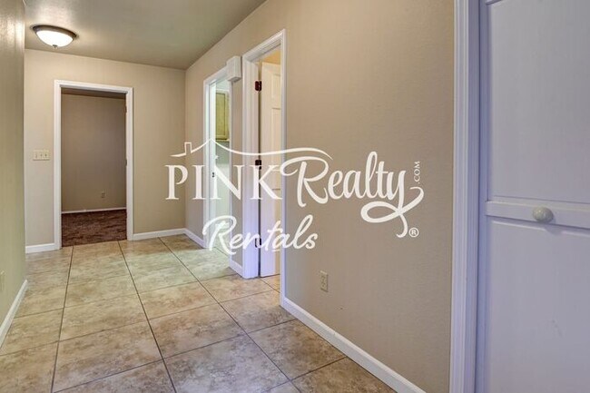 Foto del edificio - Charming 2 Bed Townhome in Desirable Kissi...