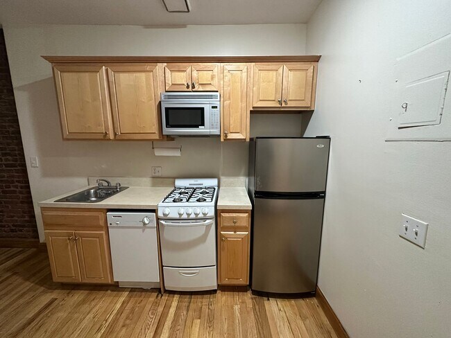 Building Photo - 43-45 W 55th St