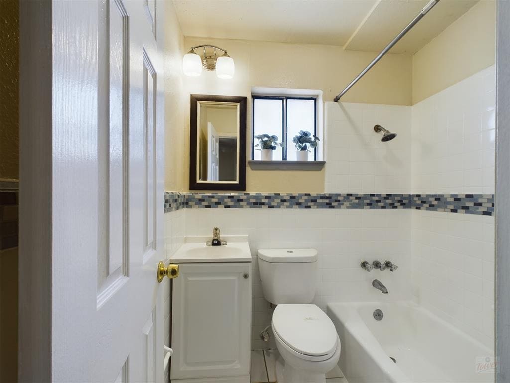 Primary Photo - 5300 Guadalupe St