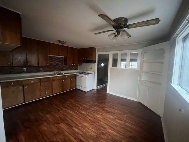 Foto del edificio - 117 Roosevelt Cir