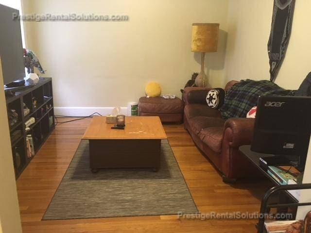 Building Photo - 8 Russell St