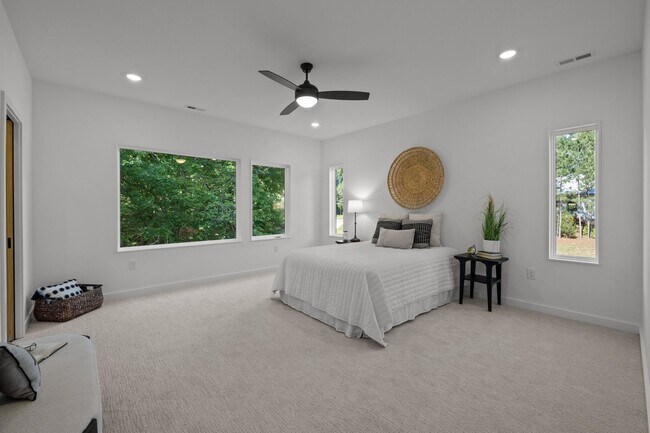 Building Photo - Stunning New Construction Home in the Hear...