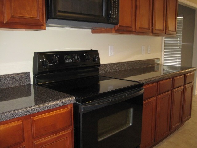 Building Photo - 4003 Strata Dr