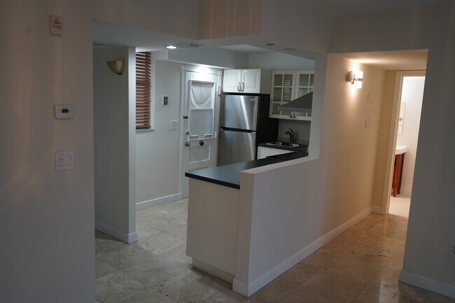 Foto del edificio - 2999 Point East Dr