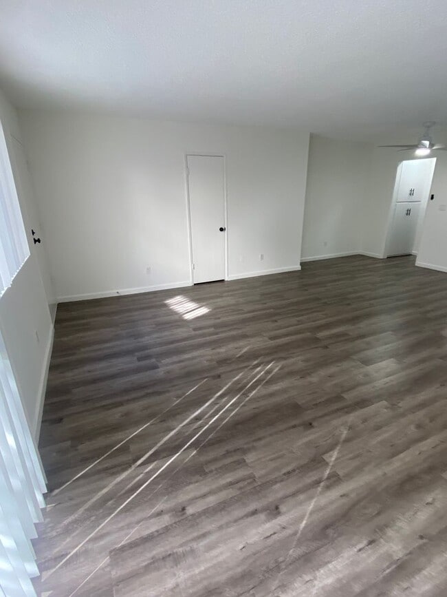 Interior Photo - La Playa 07-SM