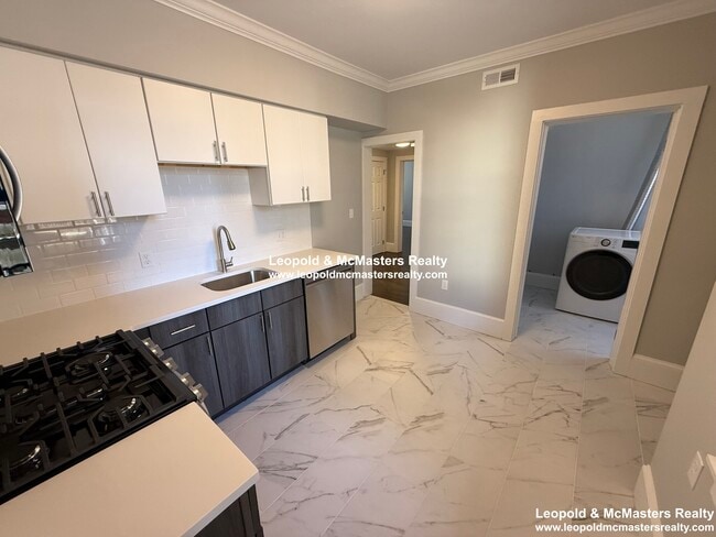 Building Photo - 72 Longwood Ave