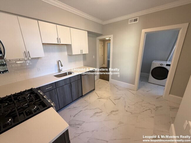 Foto del edificio - 72 Longwood Ave