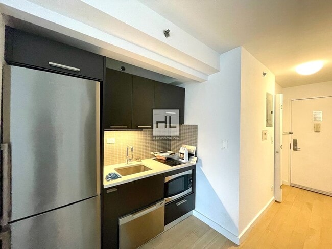 Building Photo - East 39th Street