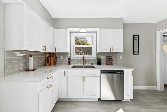 Foto del edificio - 4075 N 127th St