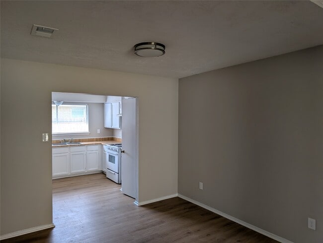 Building Photo - 11019 Clear Fork Dr